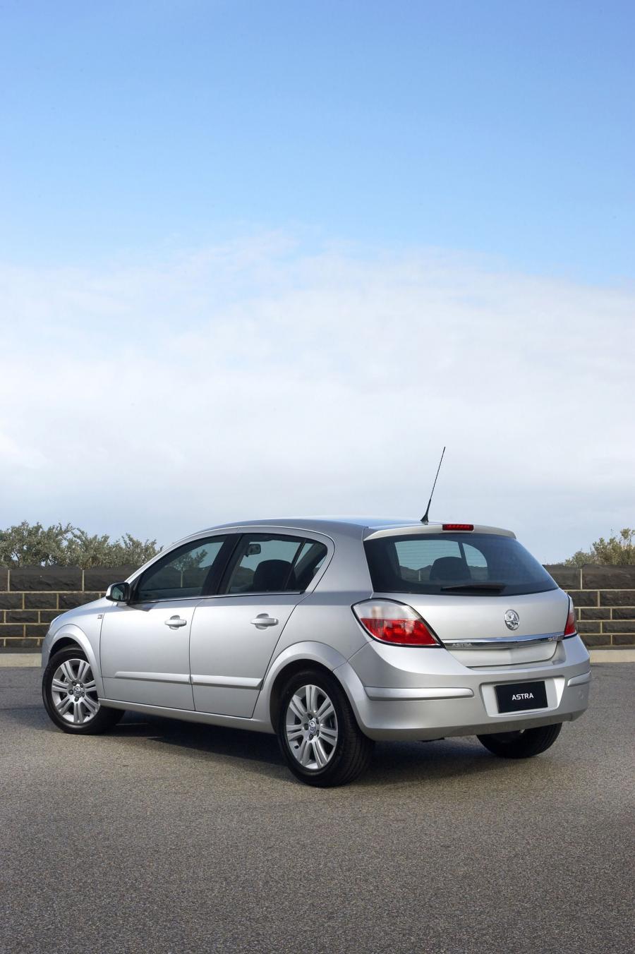  Holden Astra 1.9 CDTi 2006 года  (фото 24 из 36)